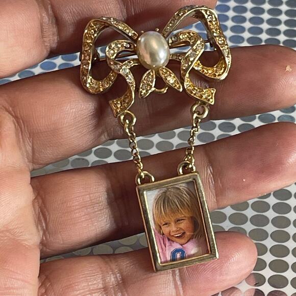 Vintage Bow Rhinestone Brooch Faux Pearl Cabochon Stone Pic Frame B#7 - Picture 10 of 11